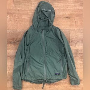 Patagonia women’s wind breaker/rain jacket